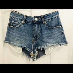 Kendal and Kylie high rise shorts | size 3